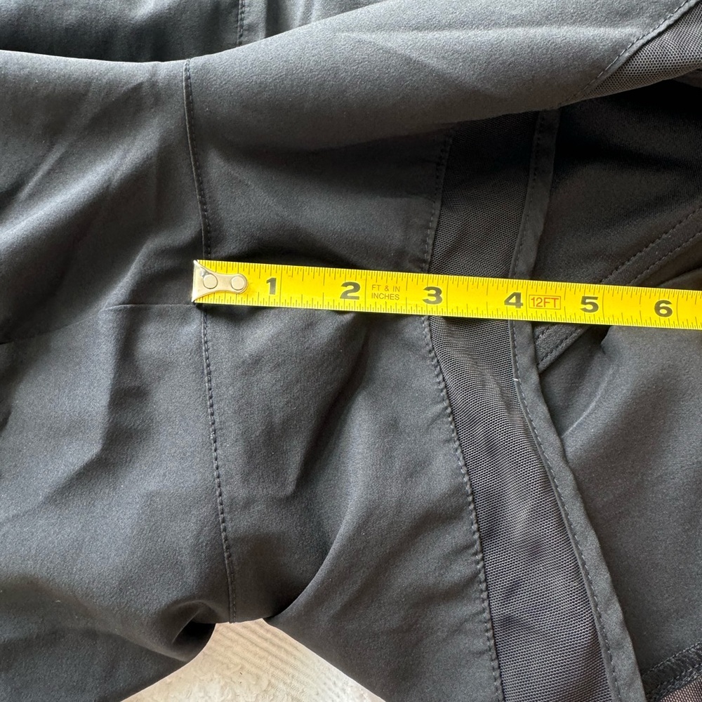 Athleta Mesh Racer Run Mid Rise Short - Picture 3 of 3